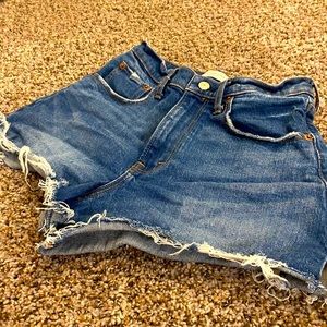 Abercrombie & Fitch Curve Love 90s High Rise Cutoff Short